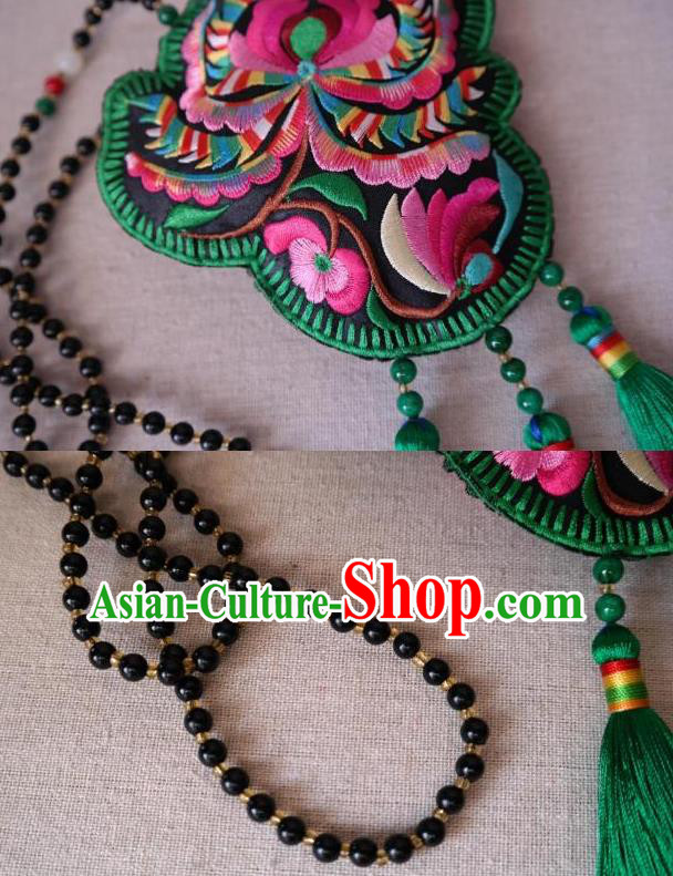 China Handmade Embroidered Necklace Miao Ethnic Folk Dance Accessories National Green Tassel Longevity Lock
