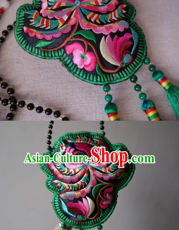 China Handmade Embroidered Necklace Miao Ethnic Folk Dance Accessories National Green Tassel Longevity Lock