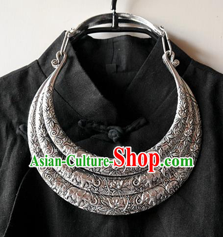 China Miao Ethnic Folk Dance Jewelry Accessories Handmade Silver Carving Necklace