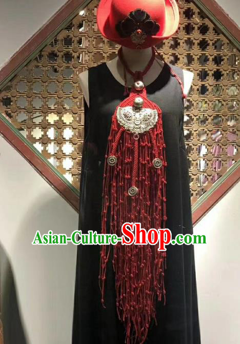 China Handmade Ethnic Women Silver Carving Butterfly Necklace National Red Tassel Braid Accessories