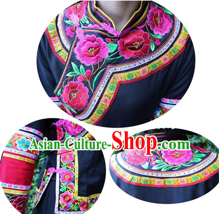 China Yi Nationality Embroidered Outfits Chinese Yi Ethnic Women Costumes Blouse and Pants with Rosy Tassel Hat