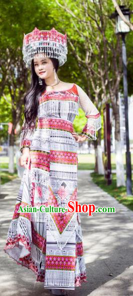 China Ethnic Fashion Miao Nationality Wedding Bride Clothing Top Quality Yunnan Folk Dance Dress with Headdress