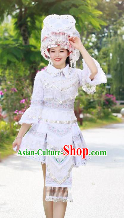 China Miao Minority Women White Short Dress Photography Traditional Clothing Tourist Attraction Stage Show Costumes and Headwear