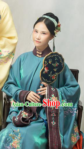 China Traditional Ming Dynasty Court Woman Hanfu Clothing Ancient Imperial Concubine Embroidered Gown and Skirt