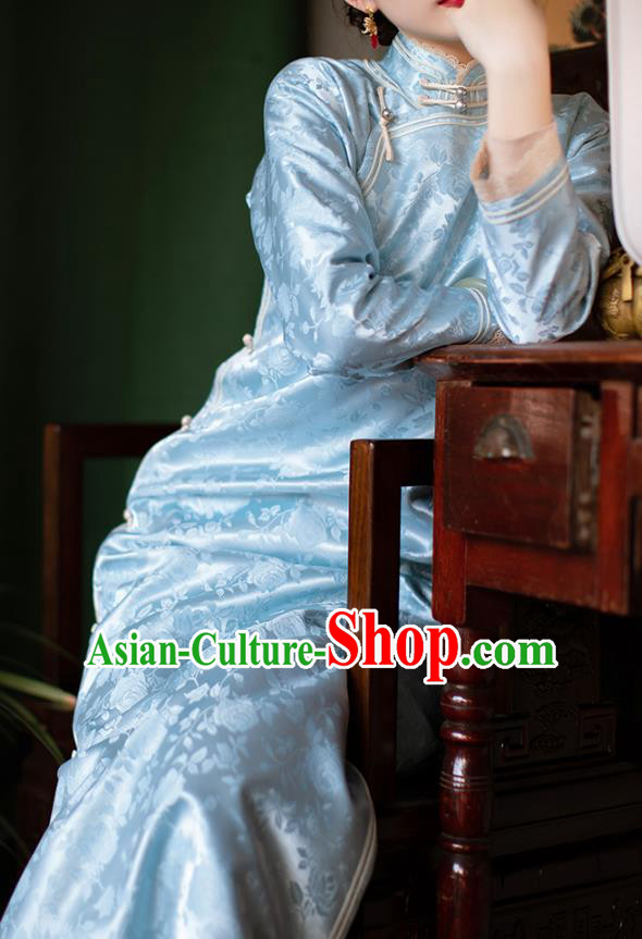 China Traditional Costume National Women Dress Classical Cheongsam Light Green Silk Qipao