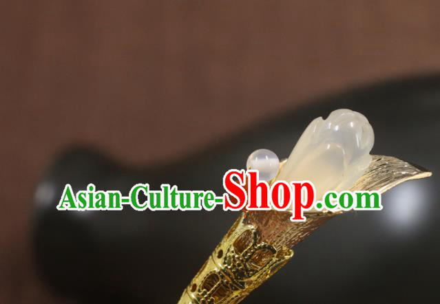 China Handmade Cheongsam Jade Mangnolia Hair Accessories Hair Stick Classical Wedding Golden Hairpin for Women
