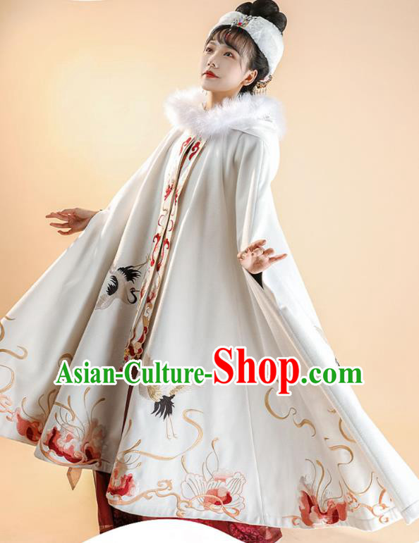 China Ming Dynasty Princess Embroidered White Cloak Ancient Noble Woman Historical Clothing Traditional Hanfu Cape