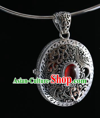 China Handmade Classical Accessories Traditional National Silver Carving Sachet Necklet Jewelry Garnet Necklace Pendant