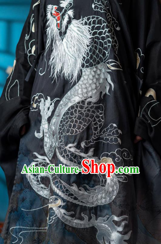China Traditional Ancient Royal Woman Embroidered Hanfu Robe Ming Dynasty Noble Mistress Clothing
