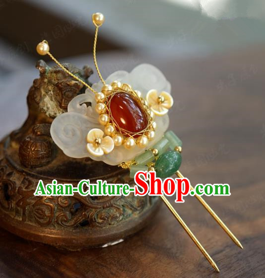 China Ancient Bride Jade Butterfly Hair Stick Traditional Xiuhe Suit Hair Accessories Wedding Pearls Hairpin
