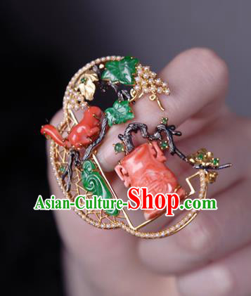 China Classical Cheongsam Carving Squirrel Brooch Traditional Handmade Jade Pearls Breastpin