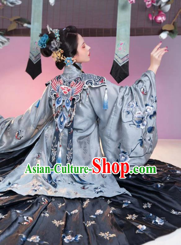 China Ancient Noble Countess Costume Traditional Ming Dynasty Court Woman Embroidered Hanfu Clothing