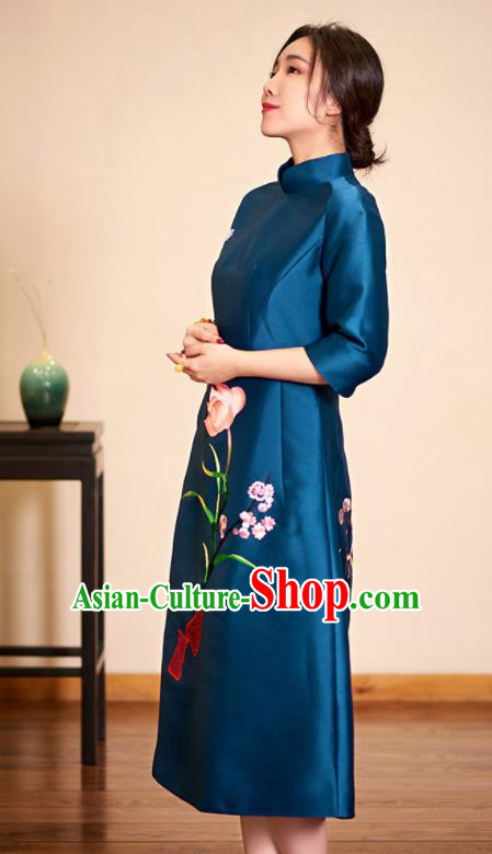 Traditional Chinese Graceful Embroidered Blue Cheongsam Tang Suit Silk Qipao Dress for Women