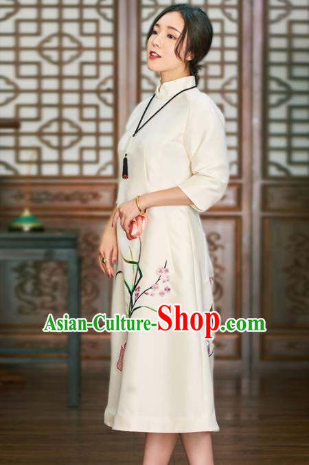 Traditional Chinese Graceful Embroidered Lotus White Cheongsam Tang Suit Silk Qipao Dress for Women
