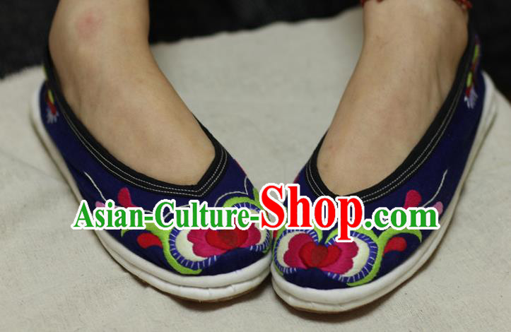 Chinese Traditional National Embroidered Navy Shoes Hanfu Shoes for Women