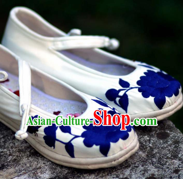 Chinese Traditional National Embroidered White Cloth Shoes Hanfu Shoes for Women