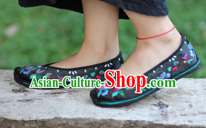 Chinese Handmade Shoes Traditional National Embroidered Black Shoes Hanfu Shoes for Women