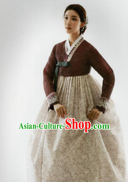 Korean Traditional Hanbok Mother of Bride Brown Blouse and Beige Dress Outfits Asian Korea Wedding Fashion Costume for Women