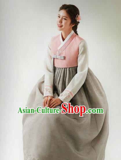 Korean Traditional Hanbok Wedding Mother Pink Blouse and Grey Dress Outfits Asian Korea Fashion Costume for Women