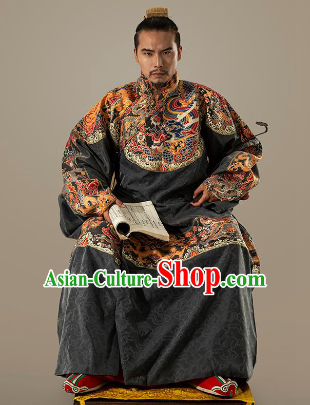 Traditional Chinese Ming Dynasty Swordsman Black Embroidered Robe Ancient Emperor Costumes for Men