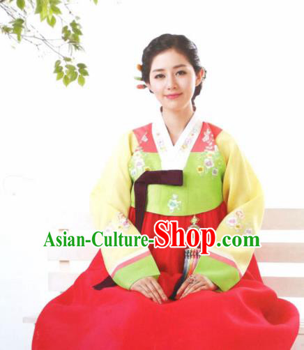 Korean Traditional Mother Hanbok Garment Embroidered Green Blouse and Red Dress Asian Korea Fashion Costume for Women