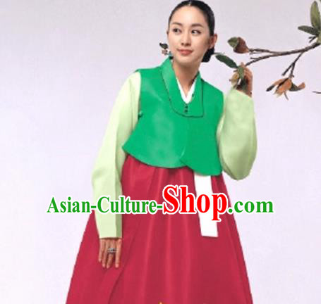 Korean Traditional Bride Mother Hanbok Garment Green Satin Blouse and Red Dress Asian Korea Fashion Costume for Women
