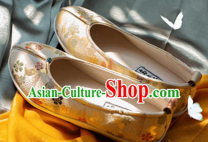 Chinese Traditional Beige Blood Stained Shoes Opera Shoes Hanfu Shoes Ancient Princess Shoes for Women