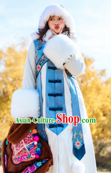 Chinese Traditional Winter Embroidered White Cotton Wadded Coat National Tang Suit Overcoat Costumes for Women