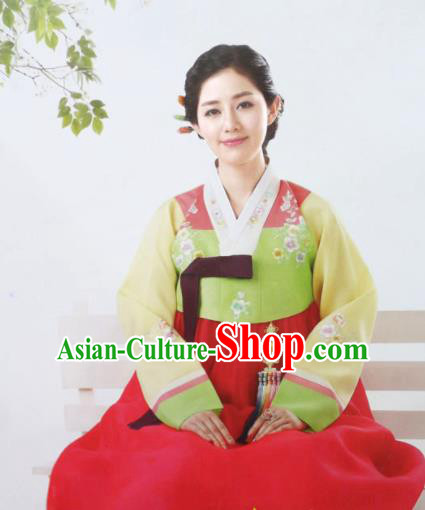 Korean Traditional Mother Hanbok Green Blouse and Red Dress Garment Asian Korea Fashion Costume for Women