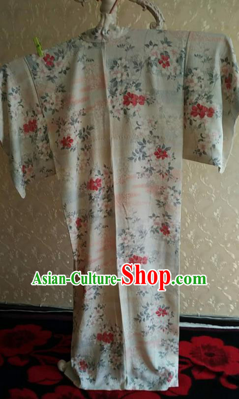 Traditional Japan Geisha Printing Flowers White Silk Furisode Kimono Asian Japanese Fashion Apparel Costume for Women