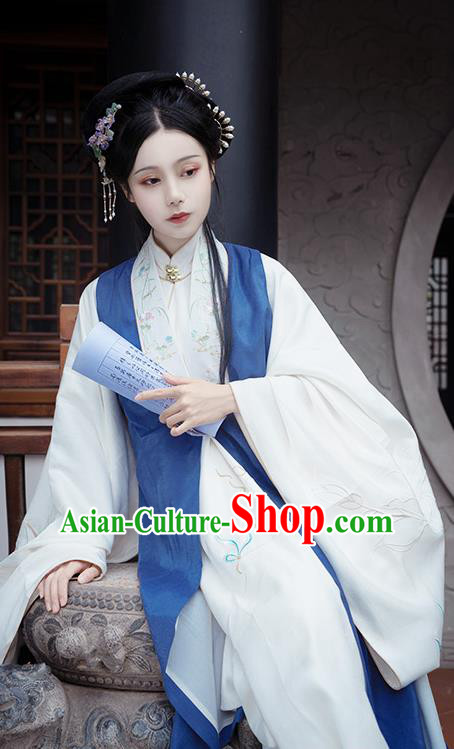 Chinese Traditional Ming Dynasty Young Mistress Embroidered Dress Ancient Patrician Duchess Historical Costume for Women
