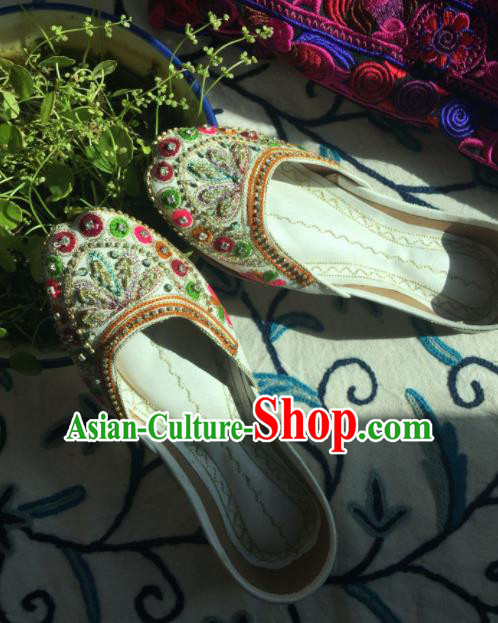Asian India Traditional Embroidered Beads Leather Shoes Indian Handmade Shoes for Women