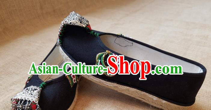 Traditional Chinese Handmade Ethnic Silver Tassel Black Shoes Yunnan National Shoes Embroidered Shoes for Women
