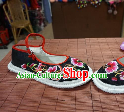 Traditional Chinese Ethnic Black Embroidered Shoes Handmade Yunnan National Shoes Wedding Shoes for Women