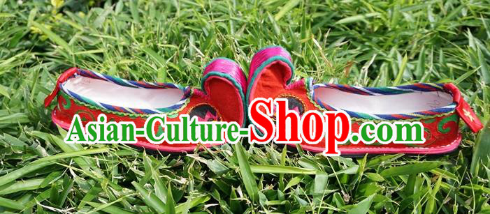 Traditional Chinese Handmade Ethnic Bride Red Shoes Yunnan National Shoes Wedding Embroidered Shoes for Women