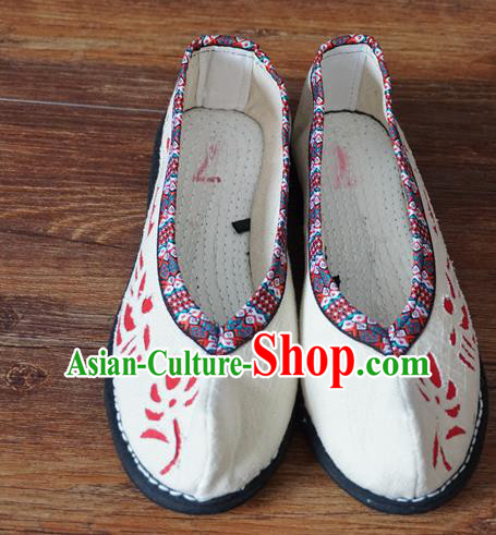 Traditional Chinese Yunnan Ethnic White Cloth Shoes Handmade National Shoes Hanfu Dress for Women
