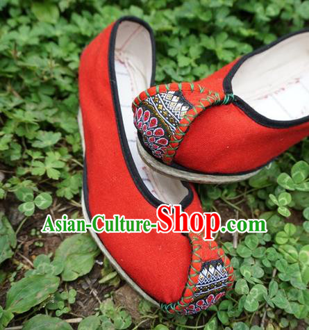 Traditional Chinese Yunnan Ethnic Red Embroidered Shoes Handmade National Shoes Hanfu Dress for Women
