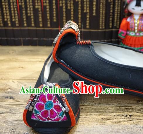 Traditional Chinese Ethnic Embroidered Black Shoes Handmade Yunnan National Shoes Hanfu Dress for Women