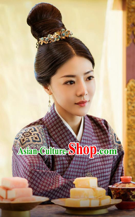 Chinese Ancient Drama Ming Dynasty Court Harem Hu Shanxiang Replica Costumes and Headpiece Complete Set