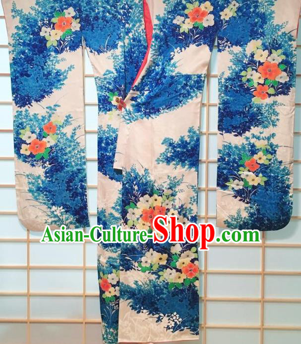 Traditional Japanese White Furisode Kimono Japan Classical Flowers Pattern Yukata Dress Costume for Women