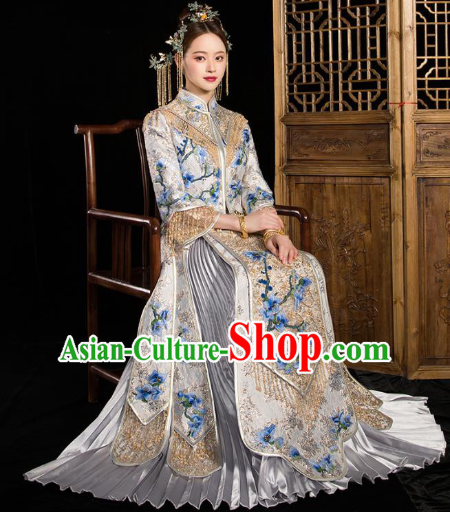 Chinese Traditional Embroidered Magnolia White Xiuhe Suits Wedding Dress Ancient Bride Costume for Women