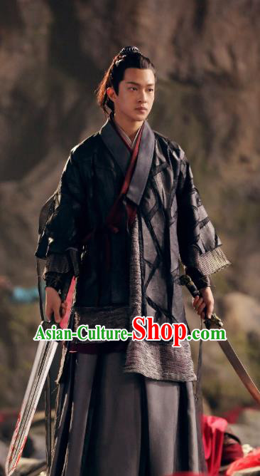 Chinese Ancient Assassin Swordsman Xie Huan Historical Television Bloody Romance Qu Chuxiao Costume and Headpiece for Men