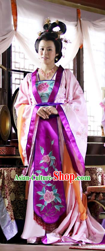 Chinese Ancient Noble Empress Costumes Historical Drama Love Amongst War Queen Wang Baochuan Dress and Hairpins