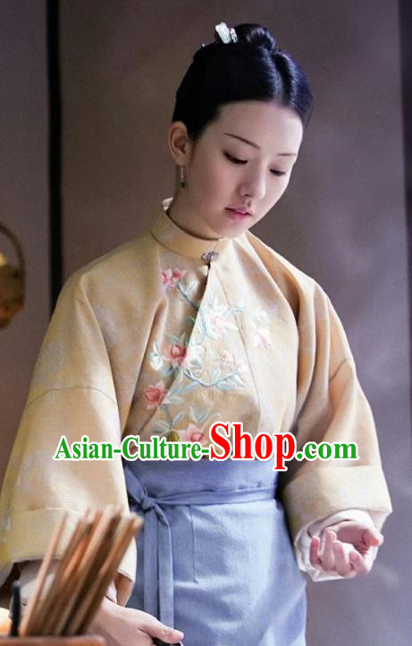 Chinese Ancient Garment Manchu Maid Apparels Orange Qipao Dress and Hair Jewelries Drama Dreaming Back to the Qing Dynasty Qi Xiang Costumes