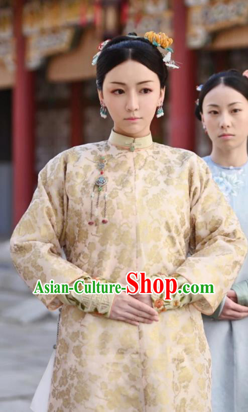 Chinese Ancient Garment Manchu Court Lady Apparels Apricot Qipao Dress and Hair Accessories Drama Dreaming Back to the Qing Dynasty Rani Ming Hui Costumes