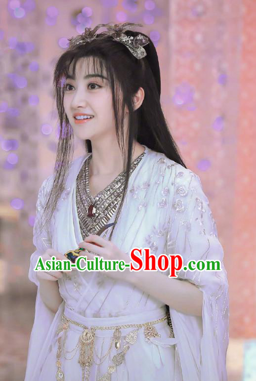 Chinese Wuxia Drama Ancient Swordswoman White Garment and Hair Accessories The King of Blaze Apparels Qian Mei Jing Tian Costumes Apparels