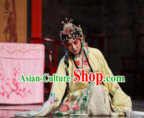 Chinese Kun Opera The Peach Blossom Fan Young Female Role Li Xiangjun Dress Apparels Peking Opera Hua Tan Garment Costumes and Headdress