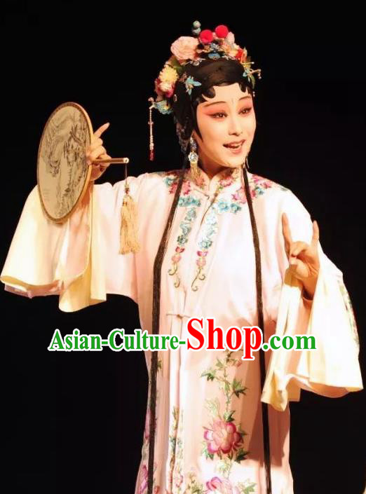 Chinese Kun Opera Actress Diva Dress Costumes and Headdress On A Wall and Horse Kunqu Opera Noble Lady Li Qianjun Garment Apparels