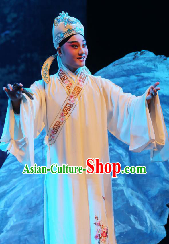 Chinese Yue Opera Xiao Sheng Scholar White Embroidered Robe Costumes and Hat Shaoxing Opera A Tragic Marriage Young Male Apparels Garment