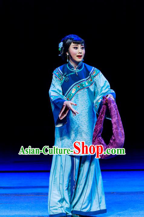 Chinese Beijing Opera Young Mistress Apparels The Grand Mansion Gate Costumes and Headdress Traditional Peking Opera Rich Consort Dress Actress Yang Jiuhong Garment